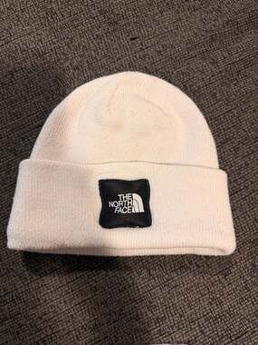 The North Face Big Box Logo Cuffed Beanie in White Dune